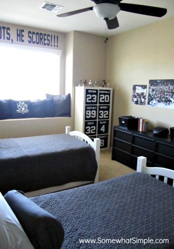 He Shoots, He Scores: Boys Hockey Bedroom - Somewhat Simple