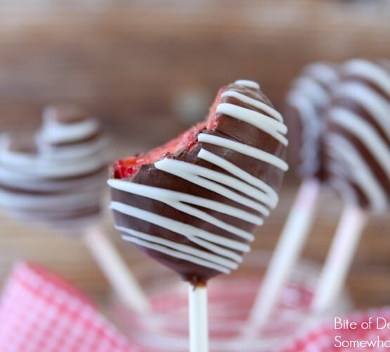 Chocolate Covered Strawberry Heart Pops | Valentine's Day | Easy Recipe