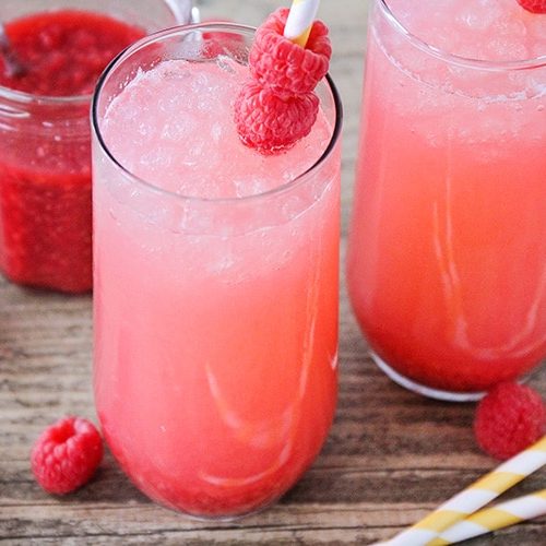 Fresh and Easy Raspberry Lemonade (From Scratch)