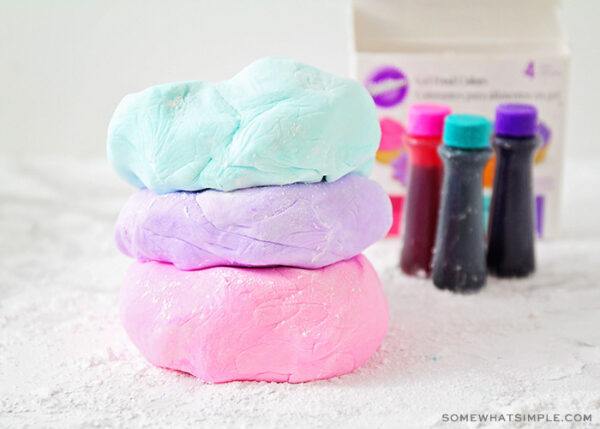 Easy Marshmallow Fondant Recipe (15 Min) | Somewhat Simple